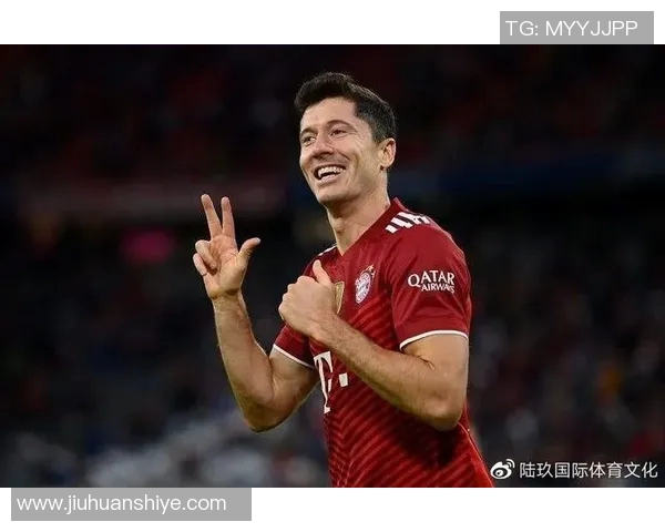 描绘足球巨星莱万的精彩瞬间与辉煌成就的艺术之旅 描绘足球巨星莱万的精彩瞬间与辉煌成就的艺术之旅