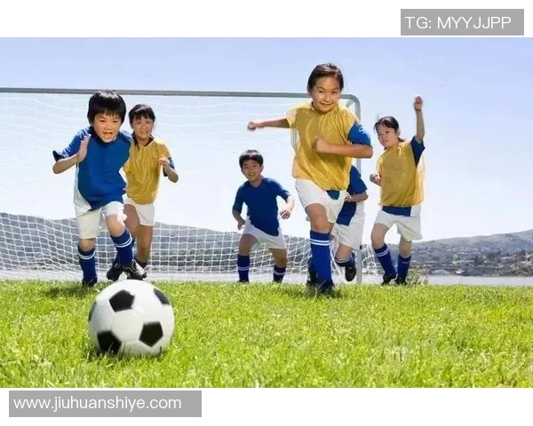 足球明星与孩子温馨瞬间大合集展现亲子时光的快乐与感动 足球明星与孩子温馨瞬间大合集展现亲子时光的快乐与感动