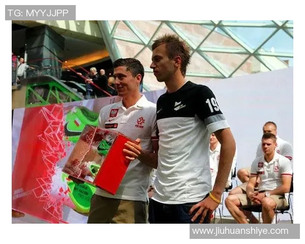 定制足球明星签名服装让你与偶像零距离接触尽享球迷专属体验 定制足球明星签名服装让你与偶像零距离接触尽享球迷专属体验